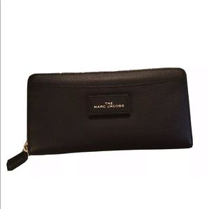 Mark Jacobs Black Zip Around Leather Wallet NWT